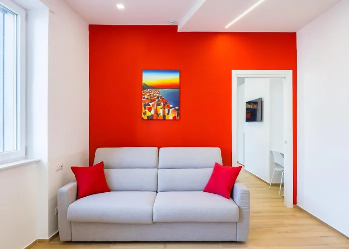 New Apt In The Heart Of Naples-Attwenty-One Coral
